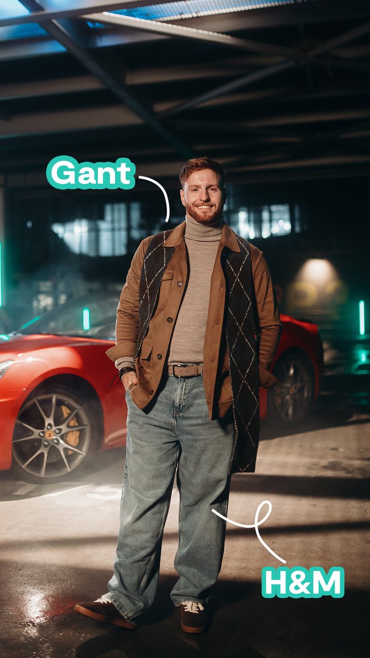 Popisek GANT u bundy v garáži s červeným autem